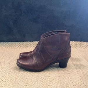 Brown Leather Heeled Ankle Boots Size 7.5